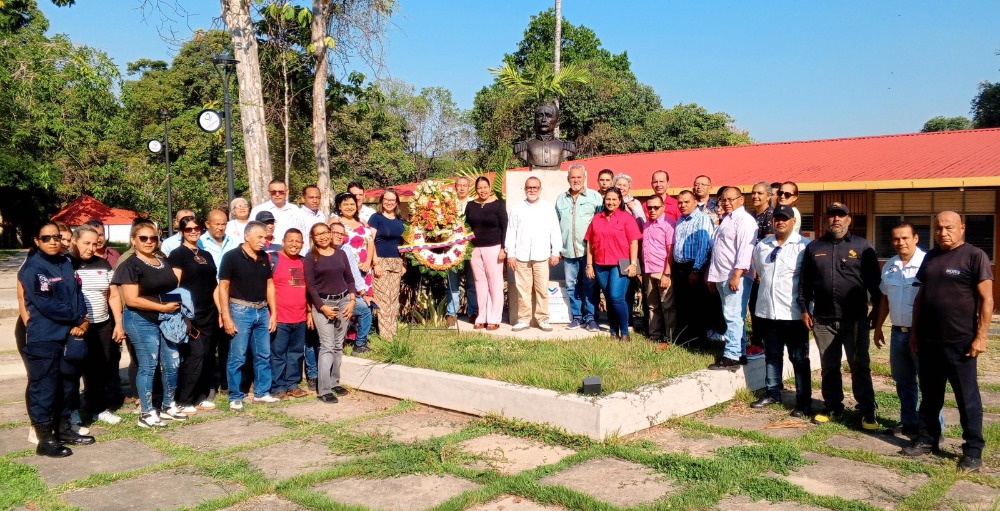  En el VPDS: Ofrenda floral con motivo de los 165 años del asesinato del General del Pueblo Soberano