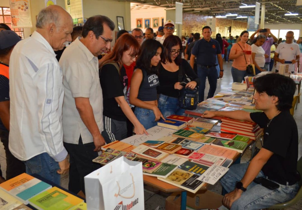 Del 20 al 22 de noviembre: Instalada Feria Universitaria del Libro en la Unellez