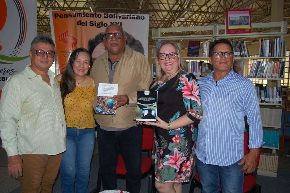 Autores unellistas bautizan sus  libros en la Biblioteca Central 