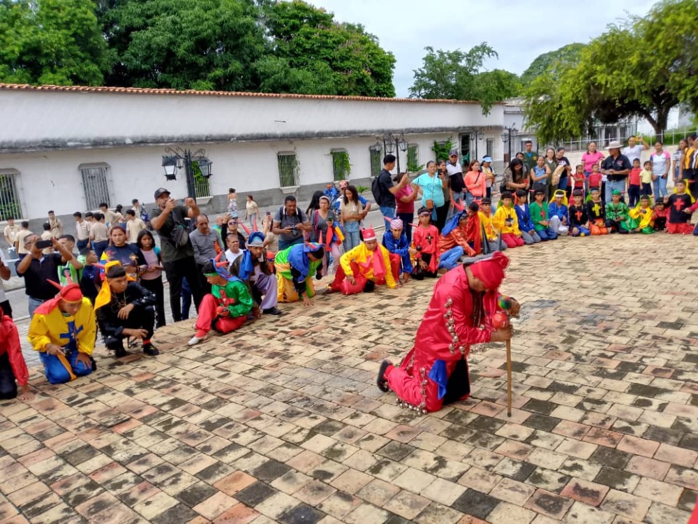 Servicio Comunitario del VIPI se suma a celebración del Corpus Christi con los Diablos Danzantes
