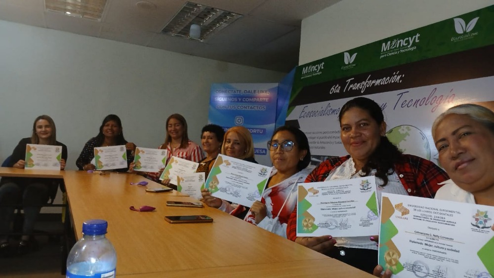 Unellez certificó a 13 mujeres en el Diplomado 