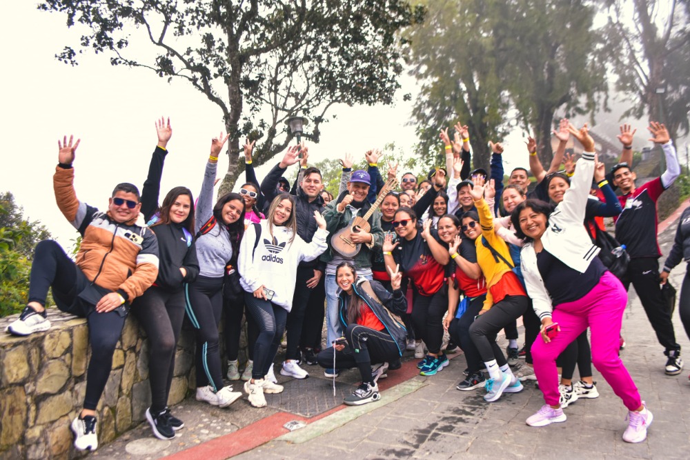 Unellistas realizan actividad de campo en el Waraira Repano 