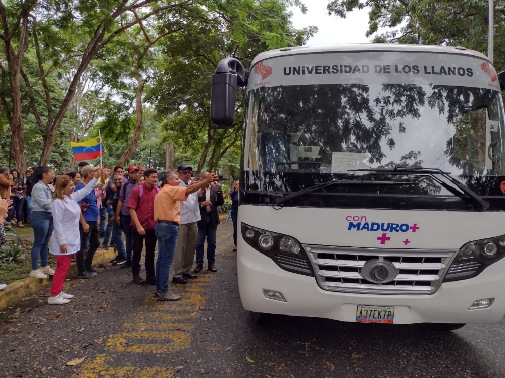 VIPI recibe moderna unidad de transporte estudiantil