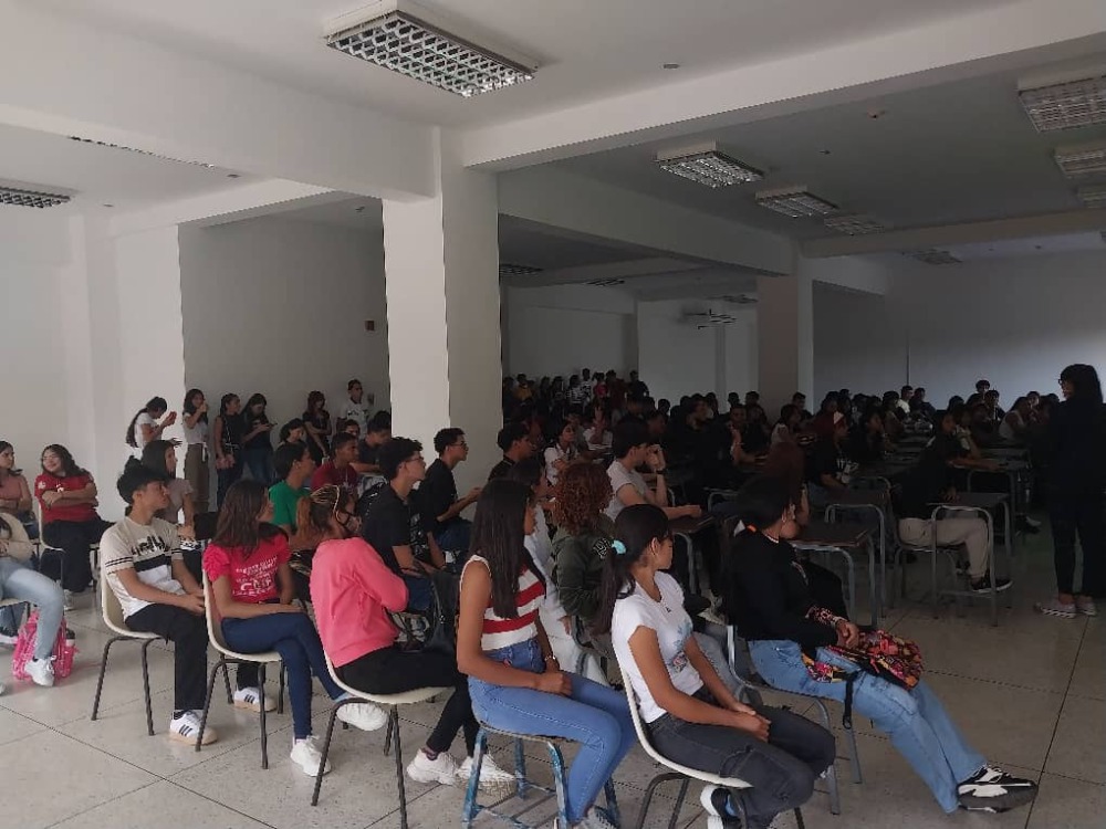 Nuevos estudiantes de Medicina Veterinaria recorrieron el campus universitario en Guanare